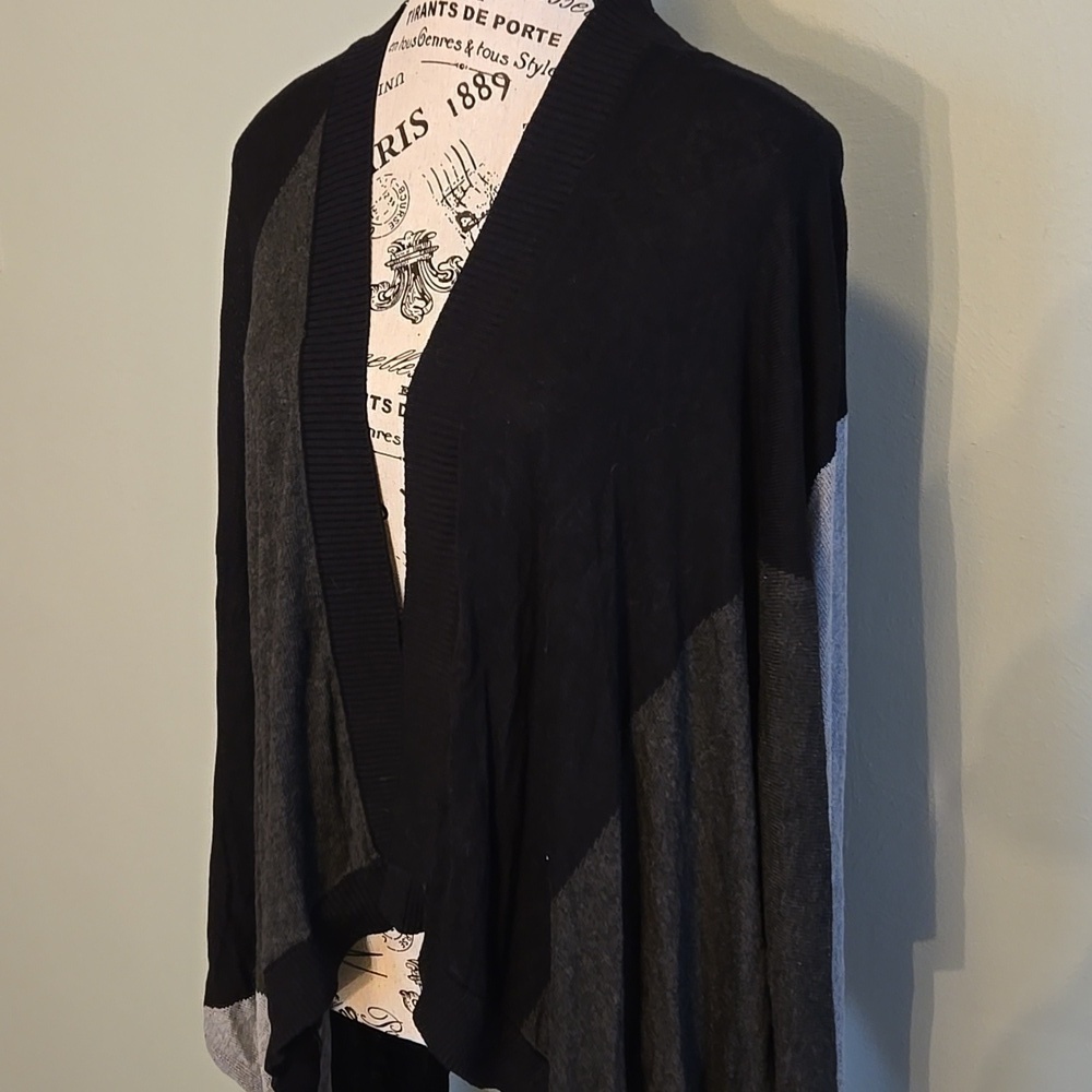 Color Block Sweater - Picture 5 of 6